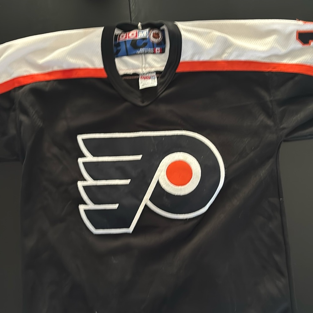 John Leclair Philadelphia flyers jersey